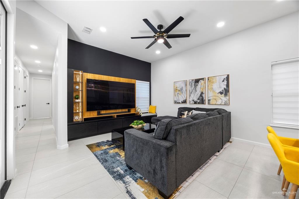 Photo 5 of 701 Santa Cecilia Street
