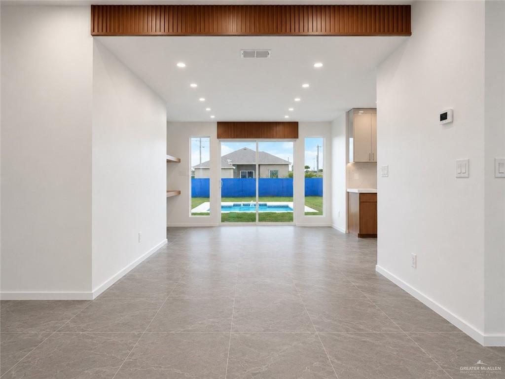 Photo 6 of 307 Valencia Drive