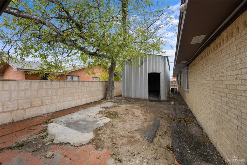 Photo 11 of 1023 La Vista Drive