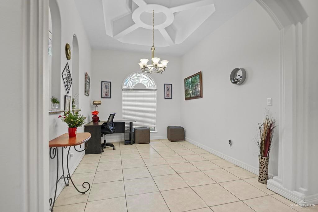 Photo 6 of 701 Arapaho Avenue
