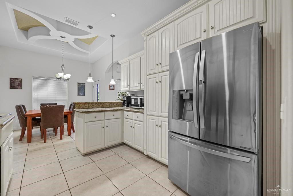 Photo 7 of 701 Arapaho Avenue