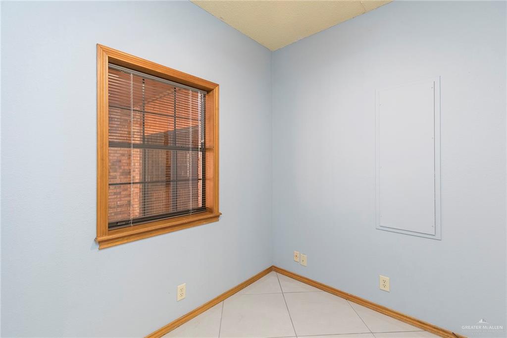 Photo 33 of 305 Cardinal Avenue