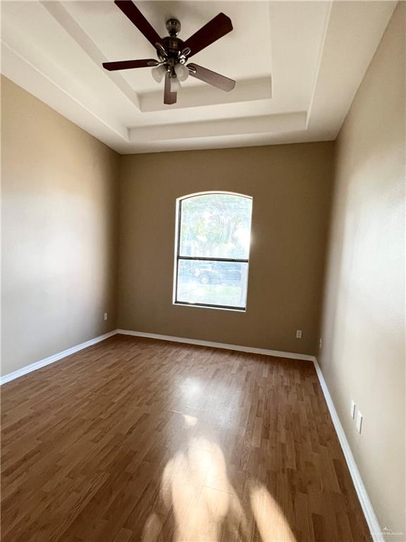 Photo 5 of 304 Mockingbird Avenue