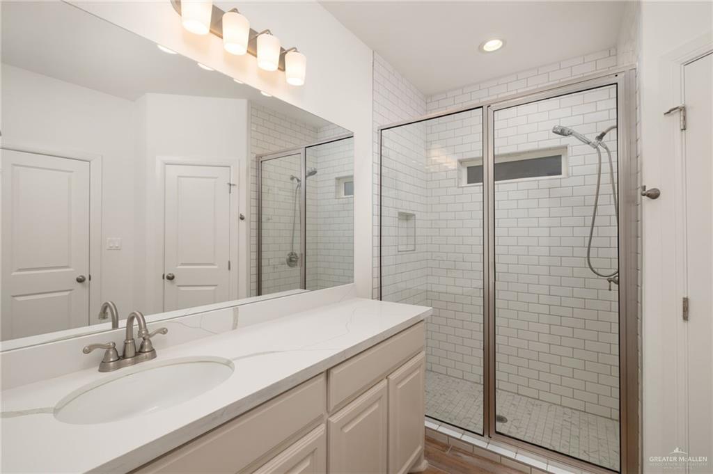 Photo 7 of 204 Houston Drive