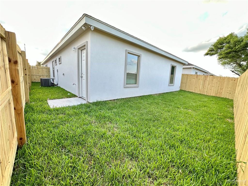 Photo 15 of 431 Frio Lane