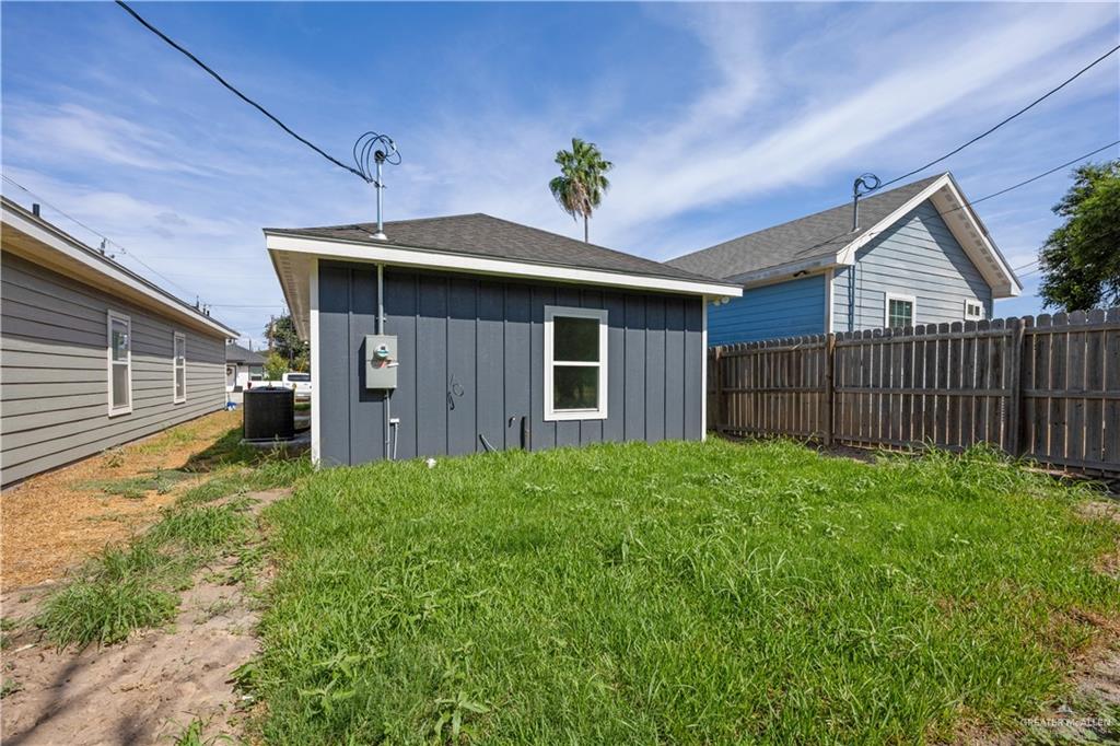 Photo 18 of 833 Martinez Avenue