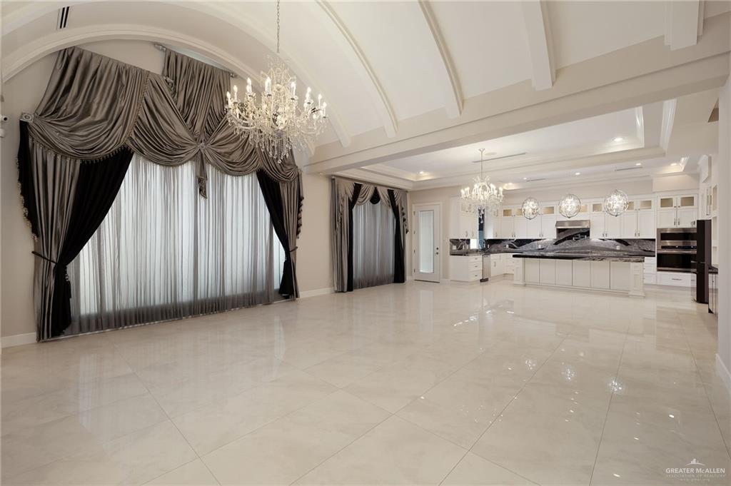 Photo 7 of 2717 Essex Street
