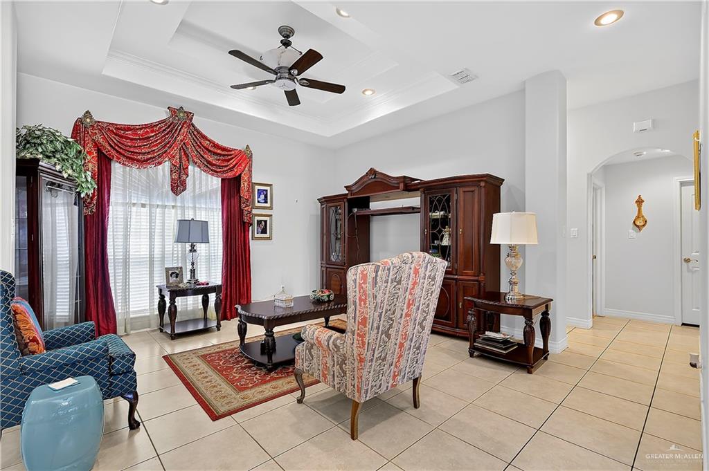 Photo 5 of 2524 Leslie Street