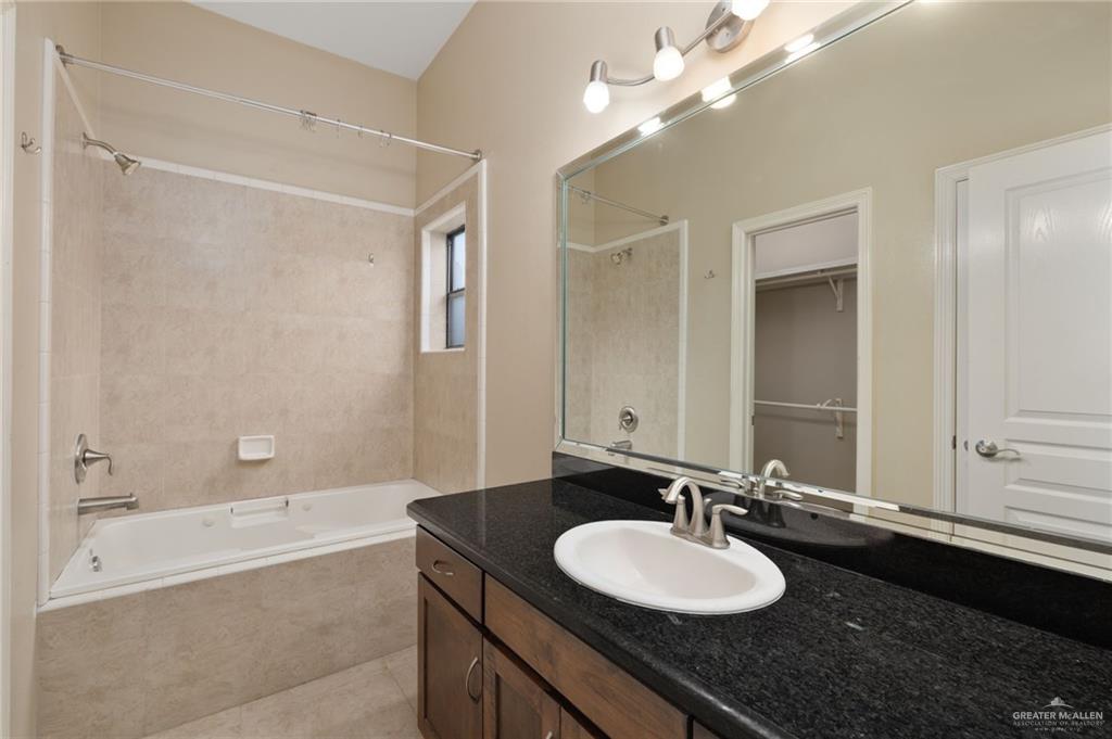 Photo 10 of 2805 Mimosa Street #11