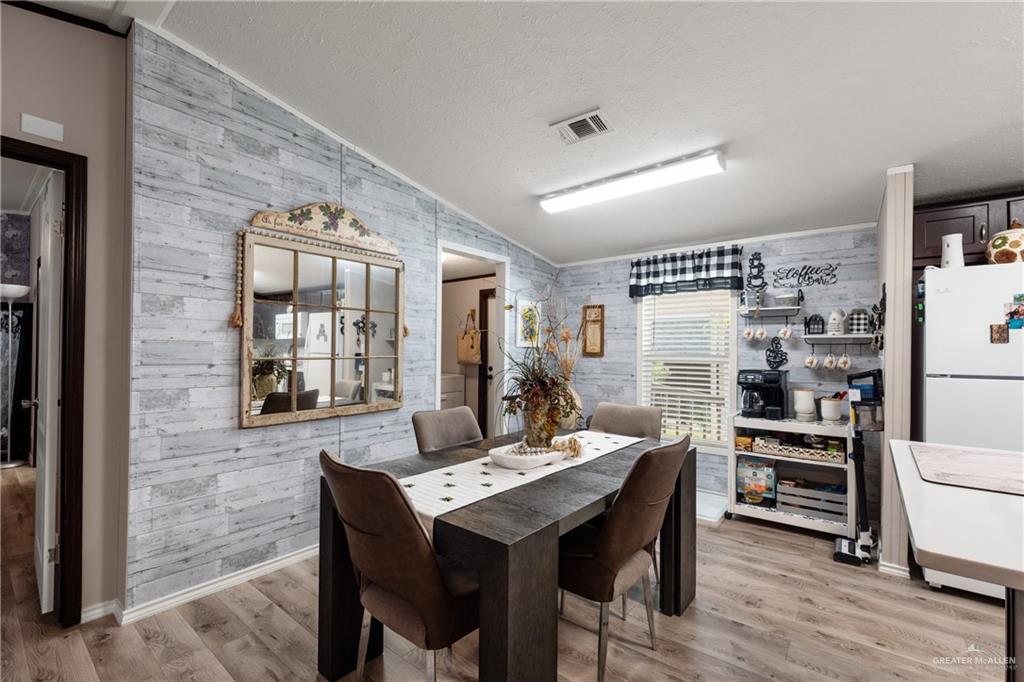 Photo 5 of 805 Anaqua Street