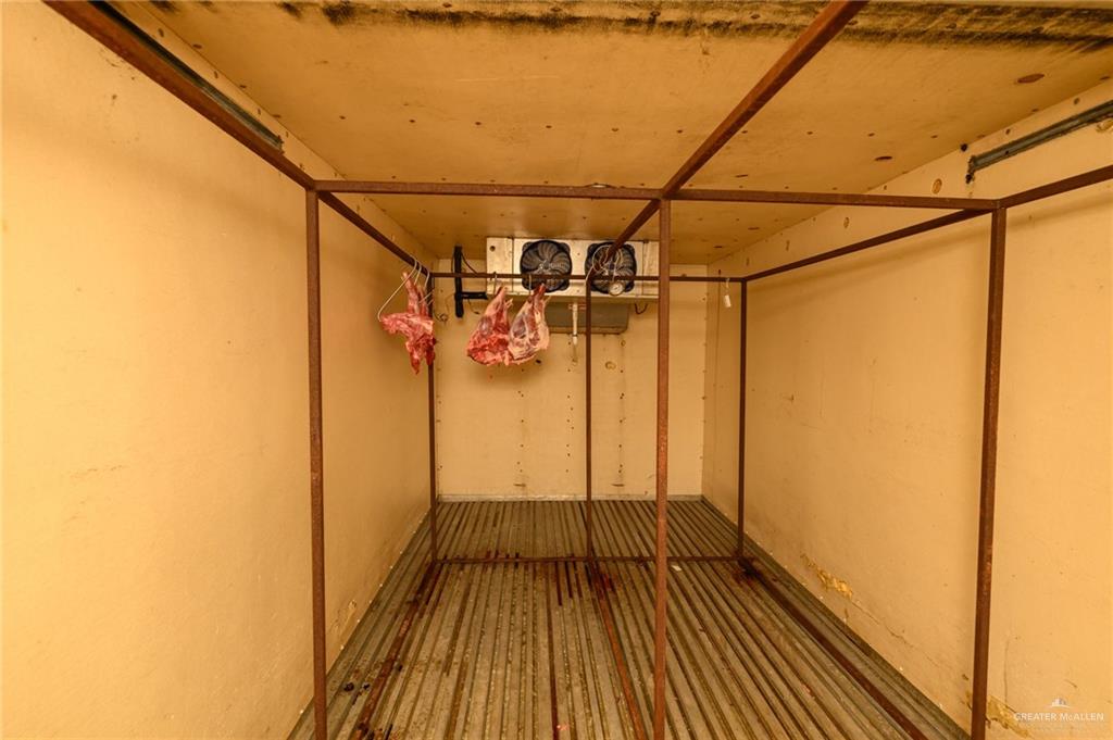 Photo 16 of 227 Expressway 77