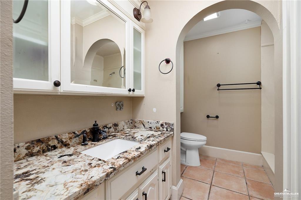 Photo 17 of 2400 Palm Hurst Drive