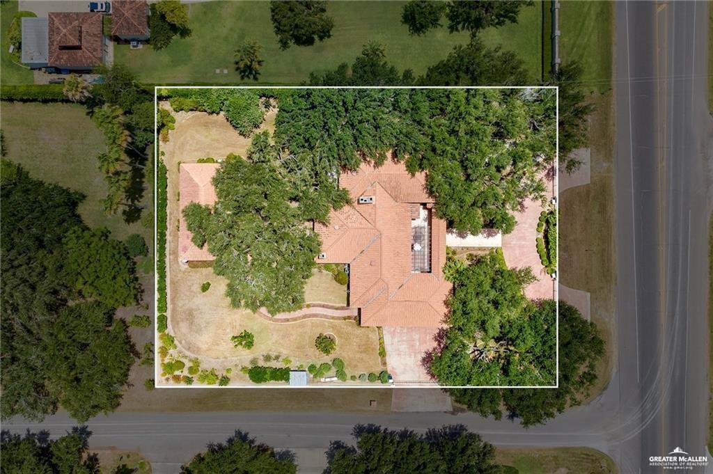 Photo 4 of 2400 Palm Hurst Drive