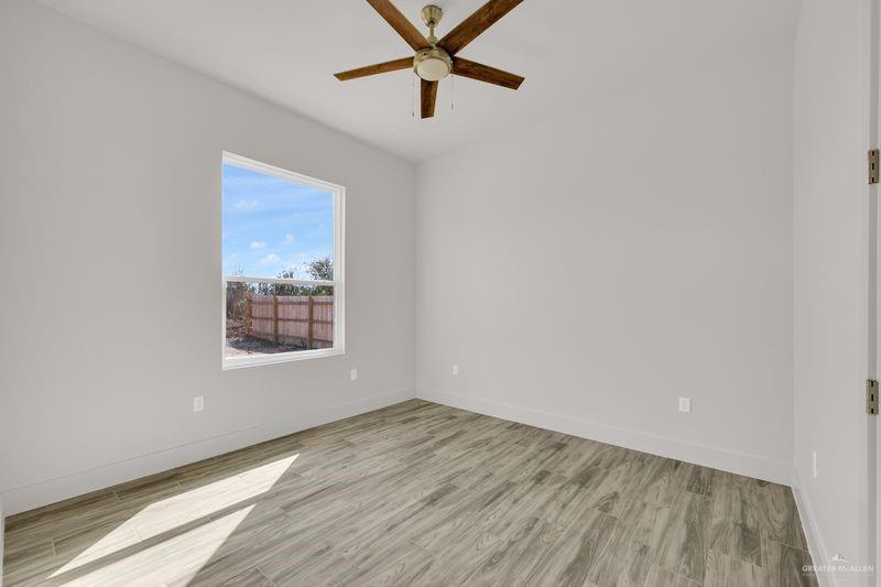 Photo 11 of 2305 Trinity Avenue