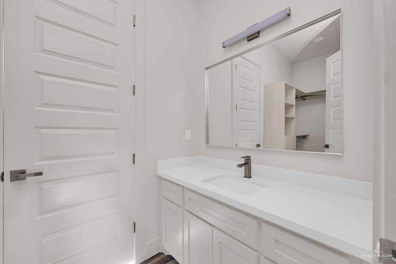 Photo 14 of 2305 Trinity Avenue