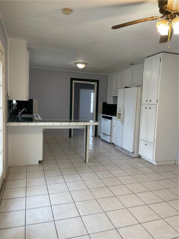 Photo 4 of 1101 Siesta Drive