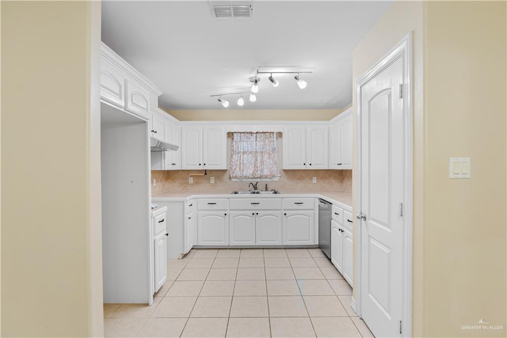 Photo 6 of 3638 Frontier Drive
