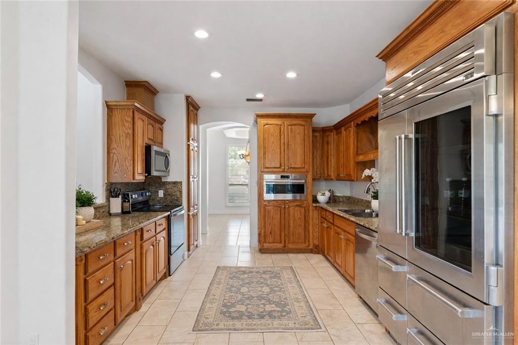 Photo 6 of 5009 Redwood Avenue