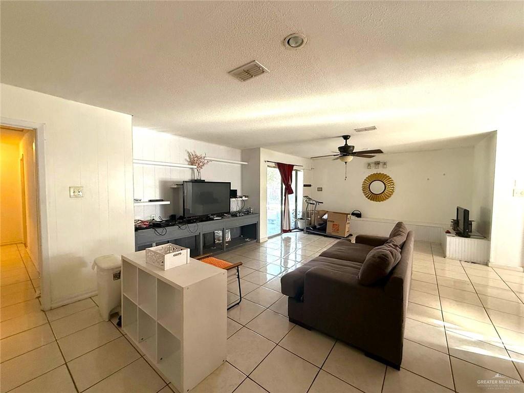 Photo 3 of 501 Tamarack Avenue