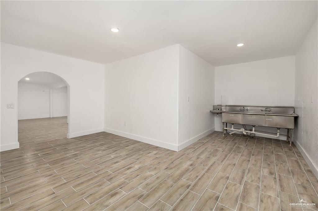 Photo 11 of 805 Acacia Avenue
