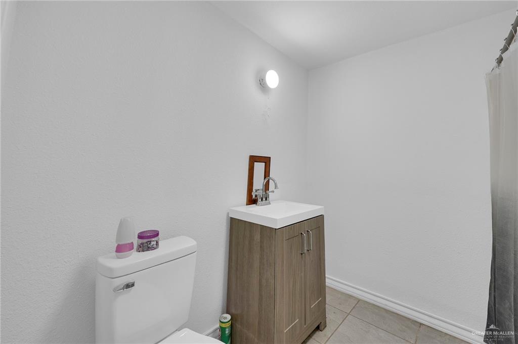 Photo 7 of 810 Catarina Street