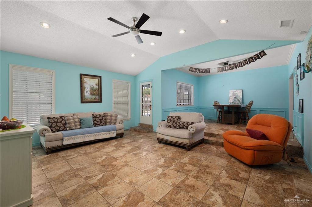 Photo 4 of 400 Iris Avenue