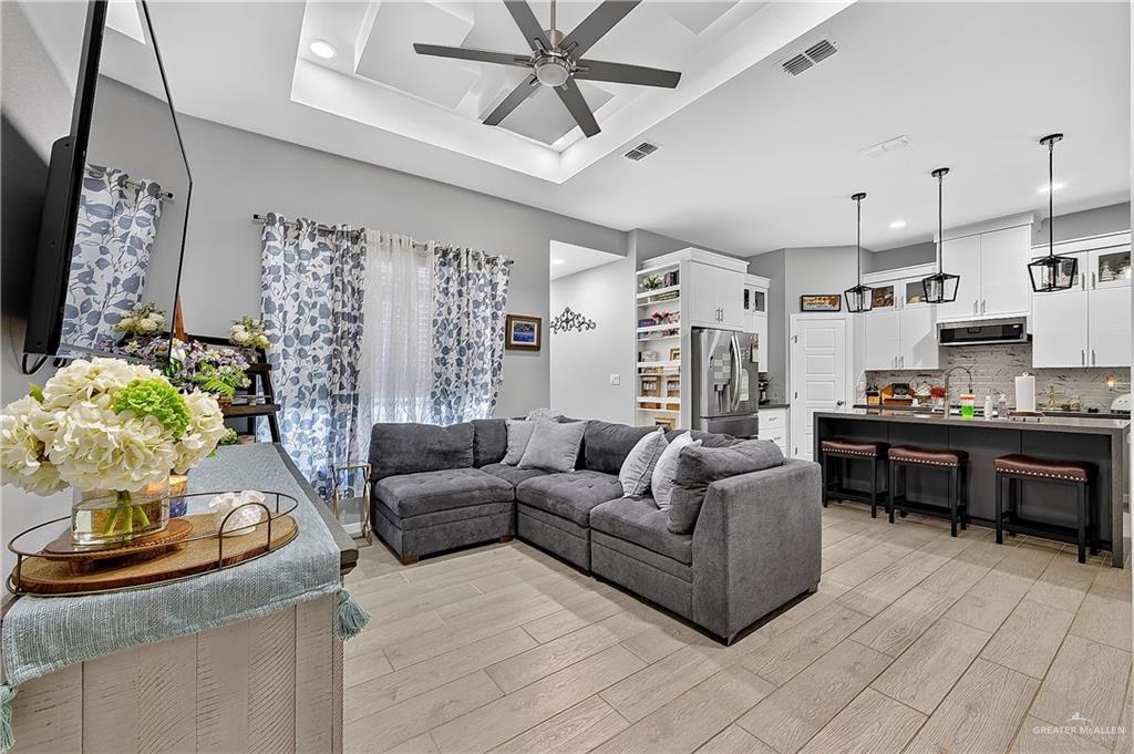 Photo 3 of 3120 Zinnia Avenue