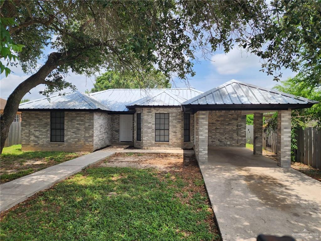 Photo 1 of 421 Casiano Street, Donna