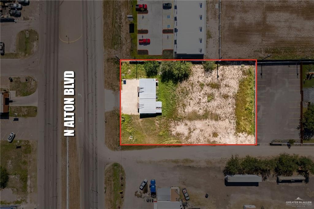 Photo 2 of 701 Conway Boulevard