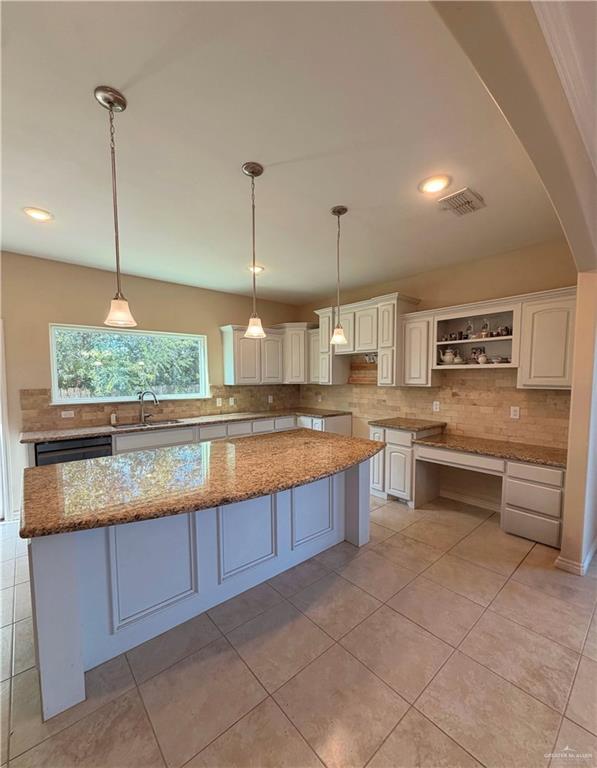 Photo 7 of 2213 Mulberry Drive