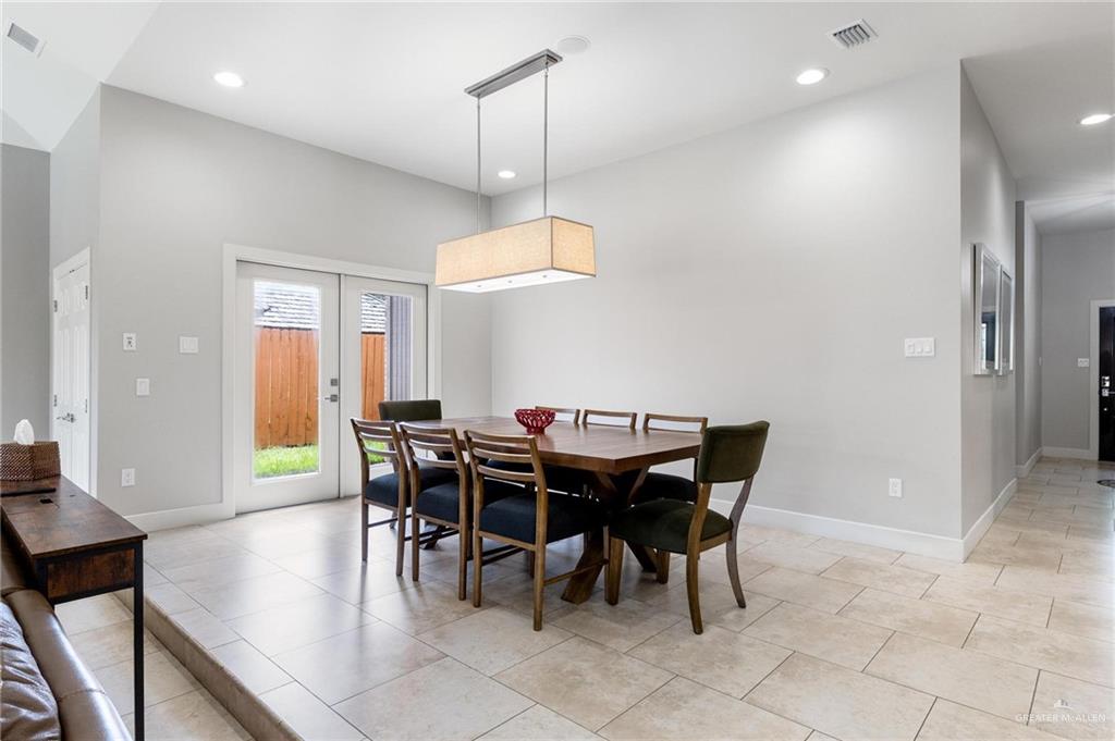 Photo 4 of 704 Xanthisma Avenue