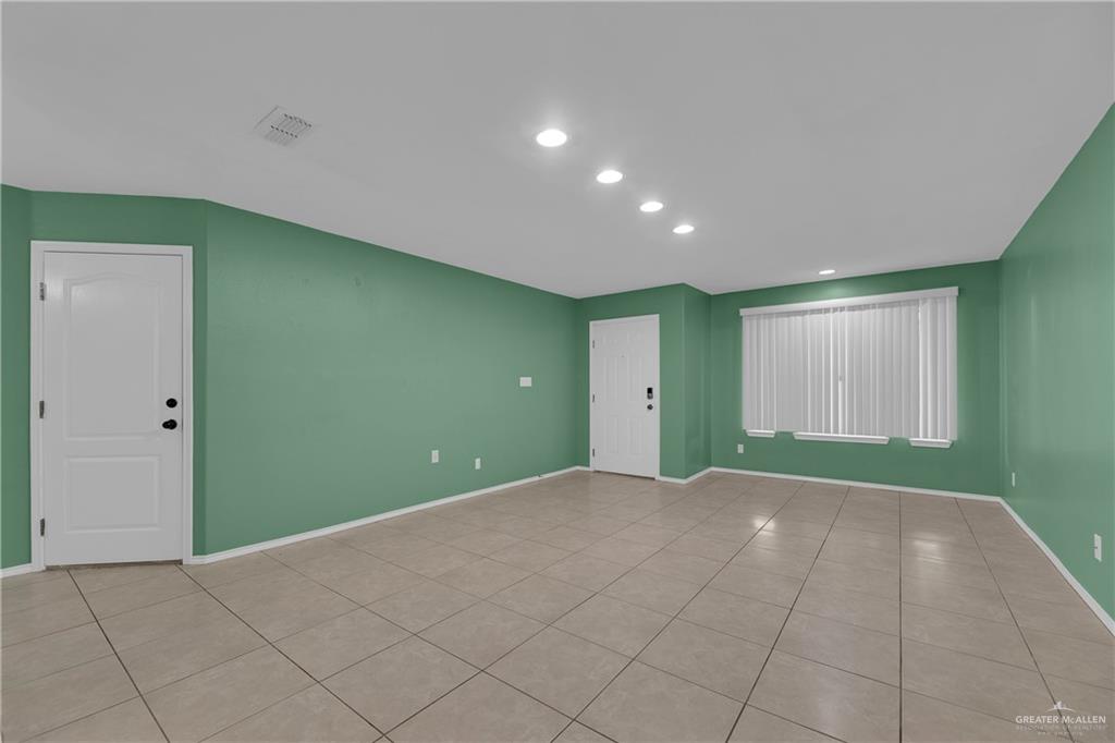 Photo 4 of 3619 Prestwick Street