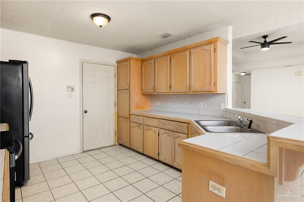 Photo 11 of 3405 Walnut Avenue
