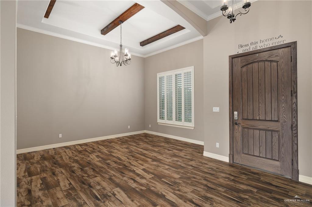 Photo 2 of 804 Splendor Boulevard