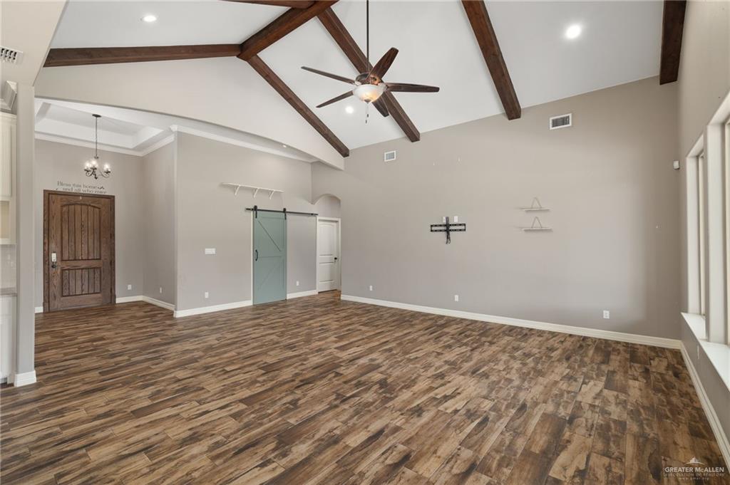 Photo 4 of 804 Splendor Boulevard