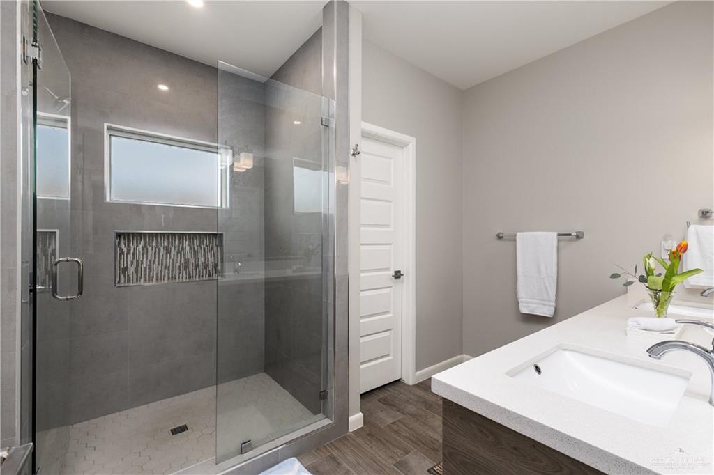 Photo 10 of 5816 Pelican Avenue