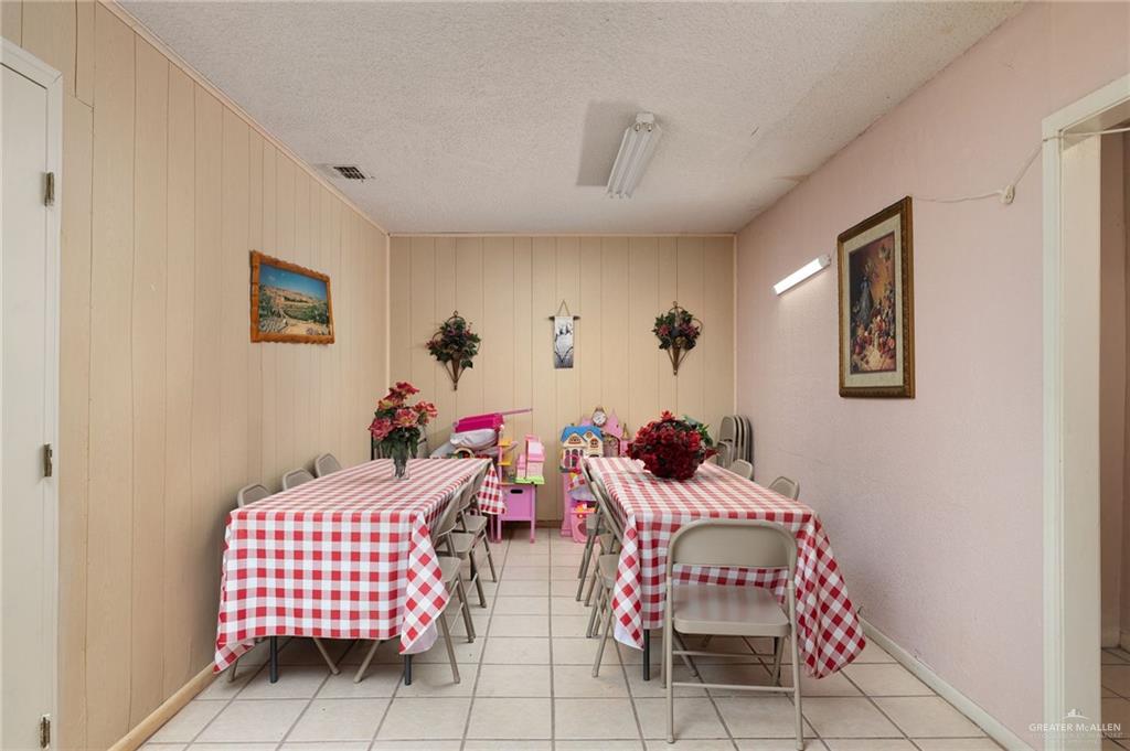 Photo 11 of 3706 Maria Street