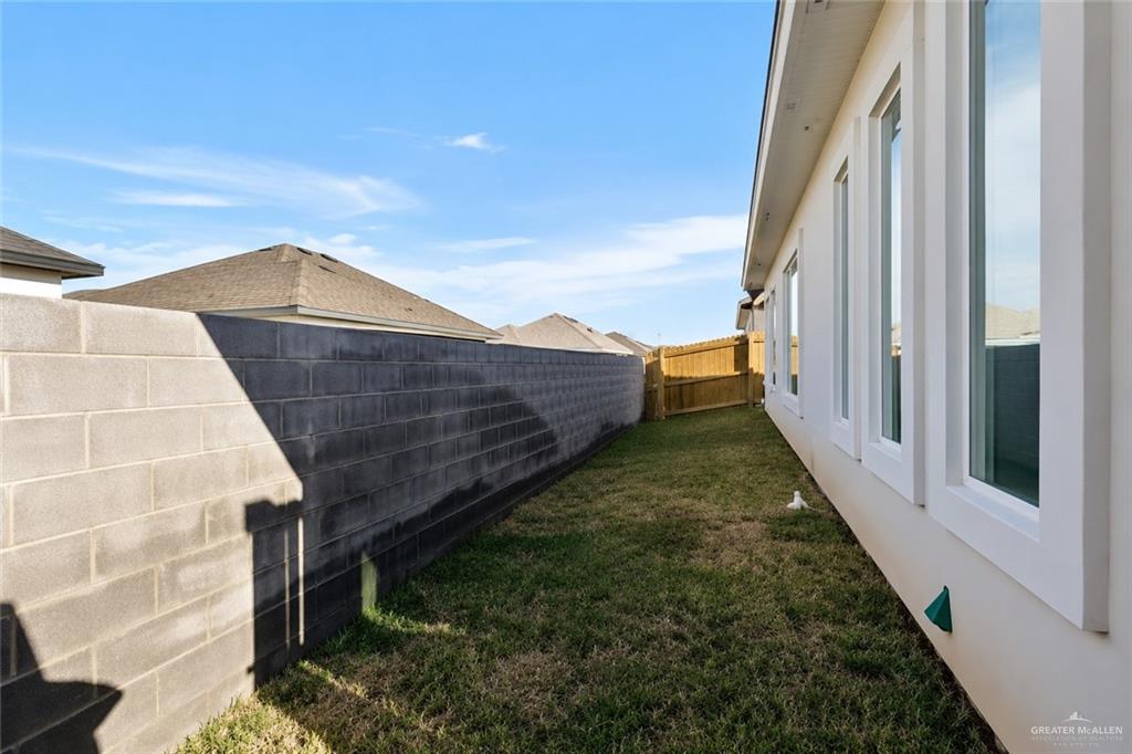 Photo 9 of 1025 Woodson Avenue #4