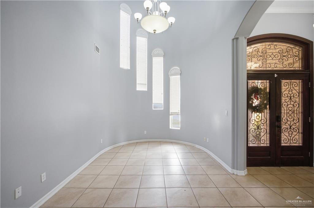 Photo 2 of 514 Los Palomos Street
