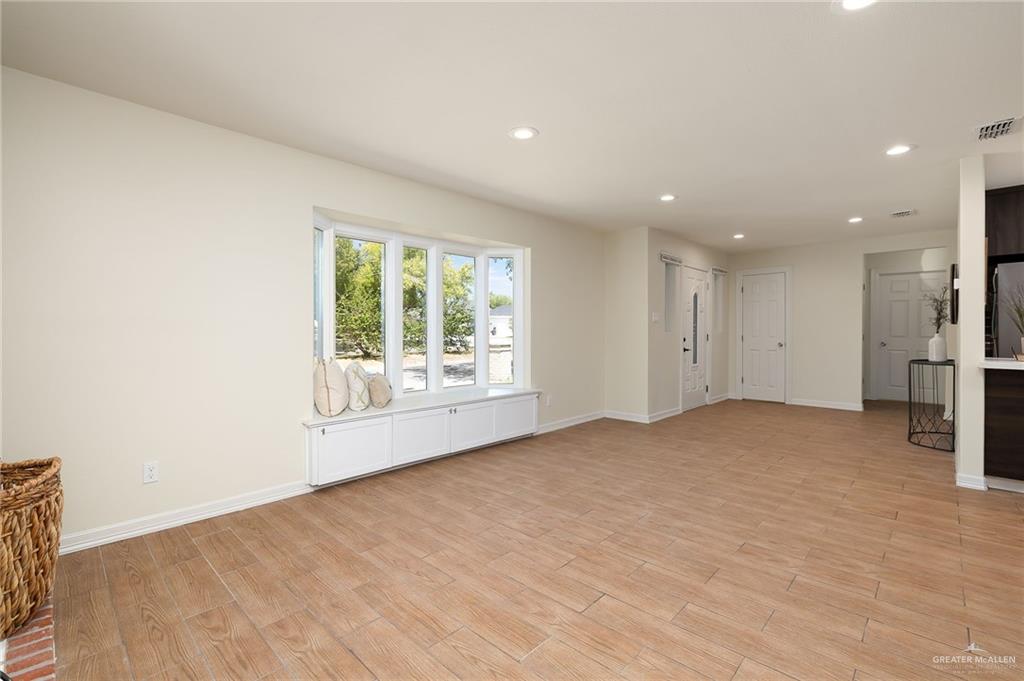 Photo 4 of 500 Ridgeland Avenue
