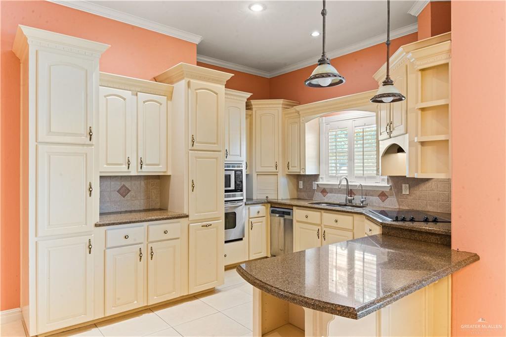 Photo 10 of 704 Redbud Avenue