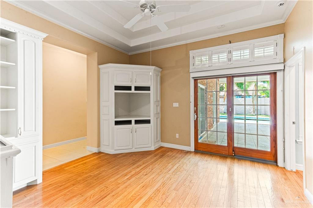 Photo 18 of 704 Redbud Avenue