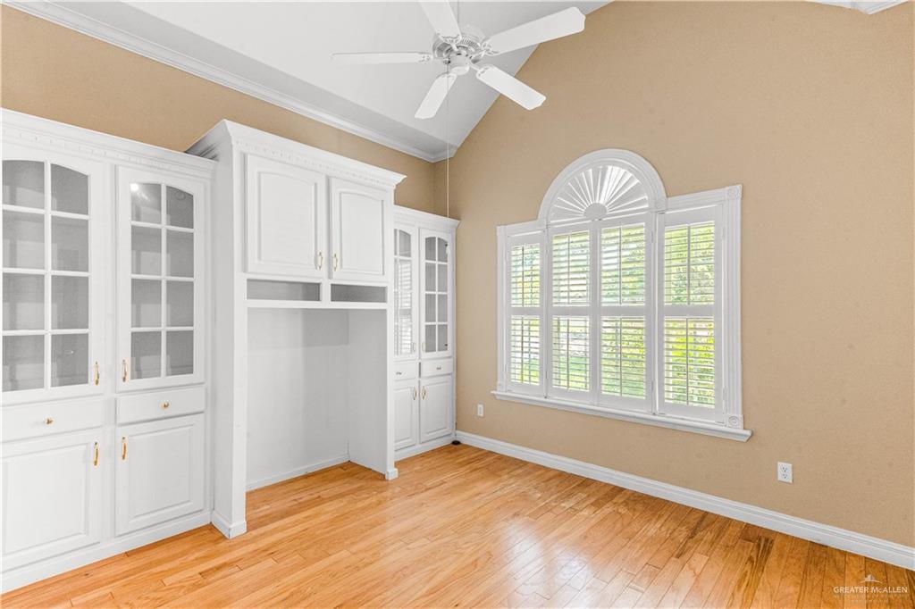 Photo 19 of 704 Redbud Avenue