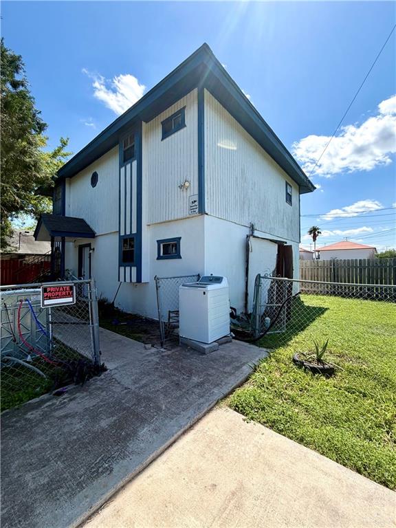 Photo 4 of 1009 Stubbs Street