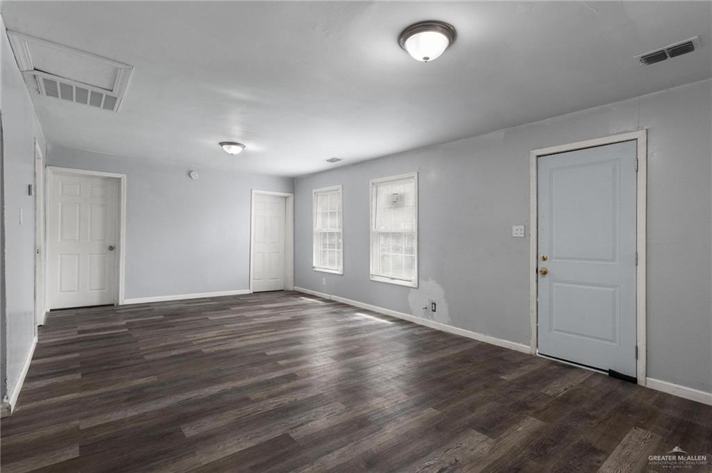 Photo 4 of 515 Norman Avenue
