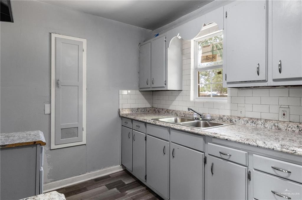 Photo 6 of 515 Norman Avenue