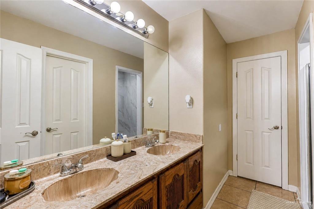 Photo 23 of 2501 Gardenia Drive