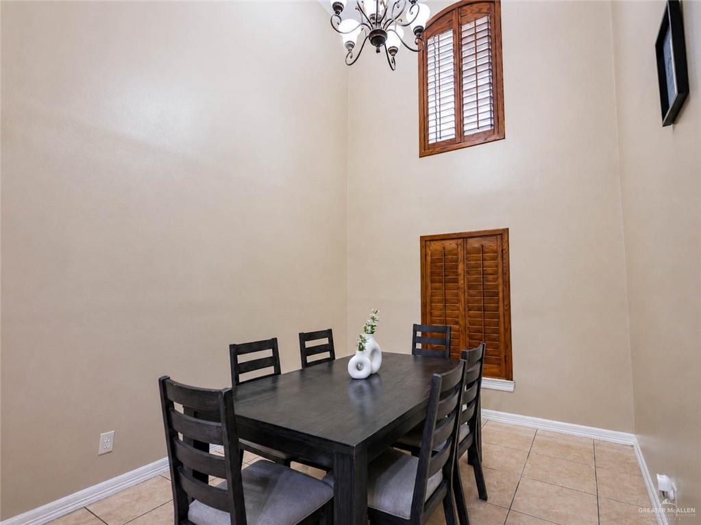 Photo 5 of 2501 Gardenia Drive