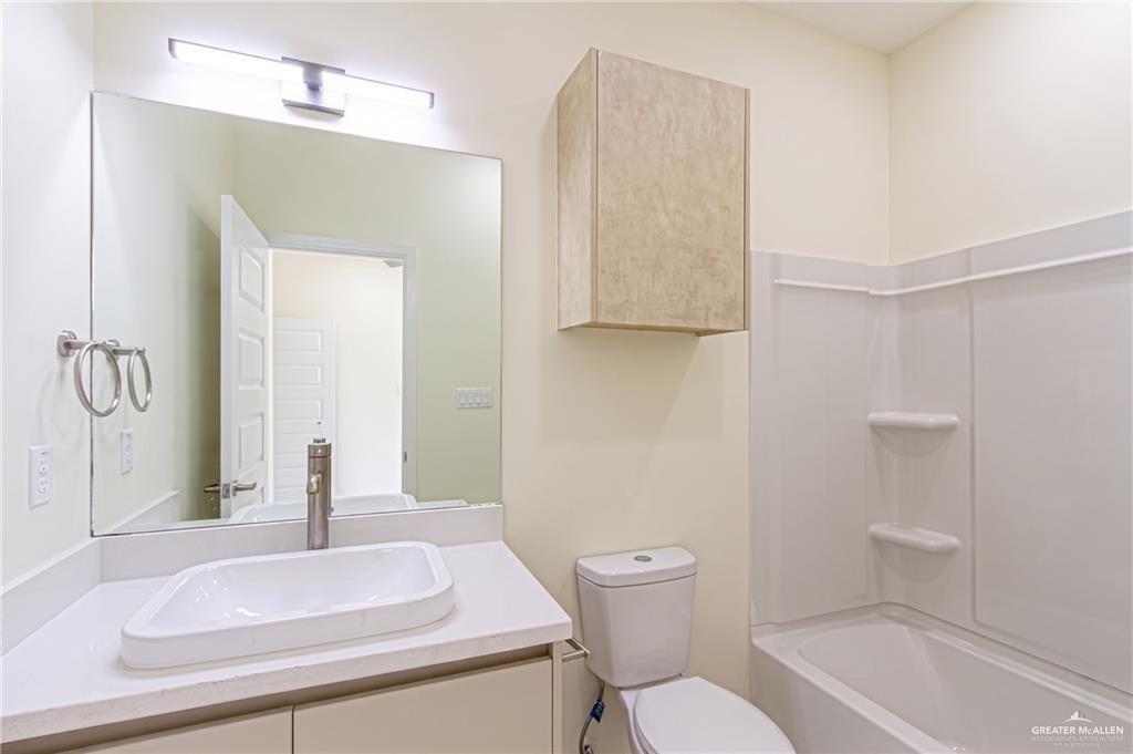 Photo 6 of 2601 Hilltop Avenue