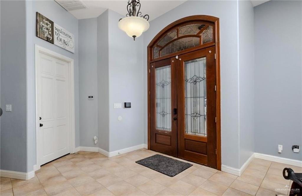 Photo 3 of 2513 Kings Drive